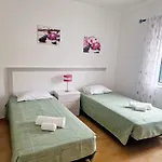Delphin וילה לאגוּ‏ש